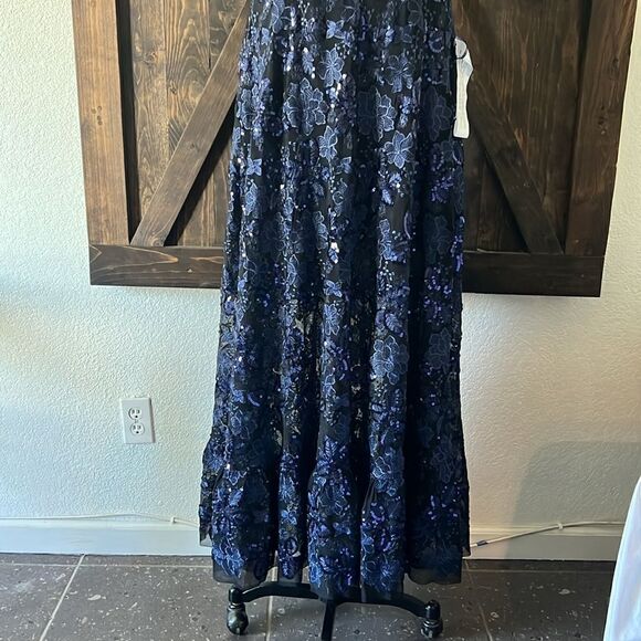 DRESS THE POPULATION Anable Sequin Embroidery Gown - Picture 9 of 14